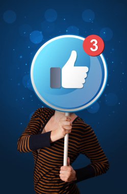 Facebook üye tutan kadın 