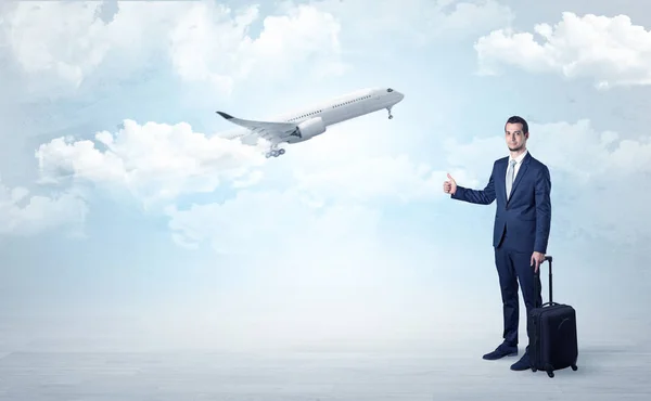 Agent hitchhiking with departing plane concept — Stock Photo, Image