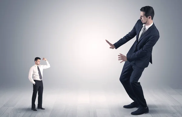 Giant businessman scared of small businessman — Stock Photo, Image