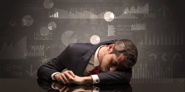 Affärsman som sover med diagram, grafer och rapporter koncept — Stockfoto