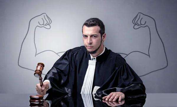 Brawny juiz tomada de decisão — Fotografia de Stock