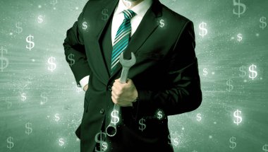 Businassman ayakta elinde aracıyla.