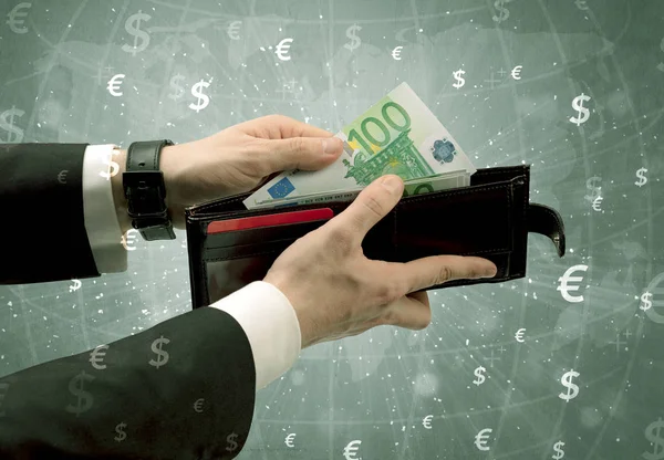 Biznesmen ręką wyjmuje euro z portfela — Zdjęcie stockowe