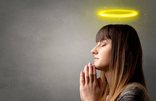 Praying young girl — Stock Photo, Image