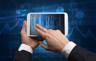 Tablet kullanma ve mali rapor kavramı kontrol el