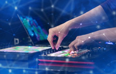 Karıştırma müzik MIDI denetleyicisi bağlantı kavramı ile el