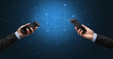 Akıllı telefonlar holding iki eller yakın çekim