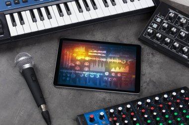 Elektronik müzik aletleri ve tablet raporları kavramı ile