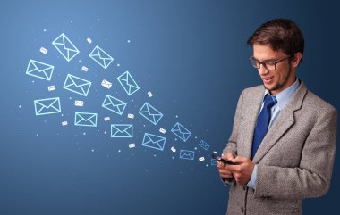 Telefonunuzun ve posta kavramı ile işadamı