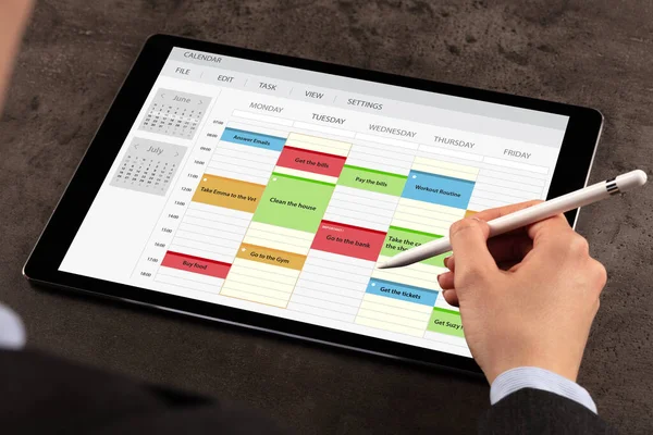 Business woman schedule her program on tablet — Stock Photo, Image