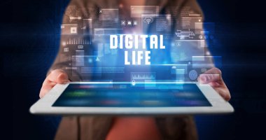 Tablet tutan kişi, güvenlik kavramı