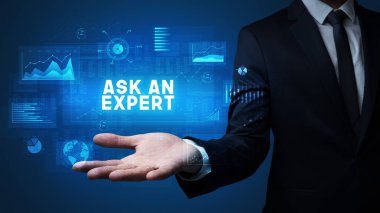 Motivasyon mesajı taşıyan iş adamının eli