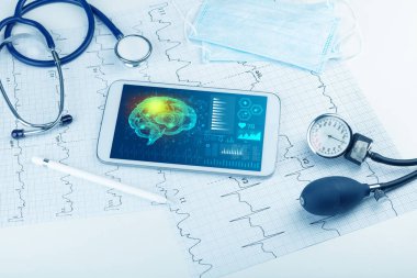 Tablet beyin işlevselliği konsepti ile tanılama