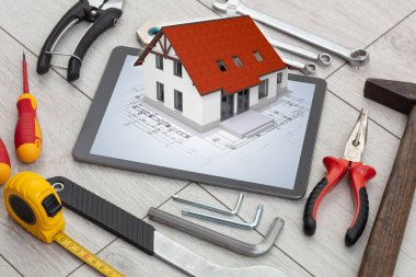 Tablet ve araçları 3d ev planı kavramı ile
