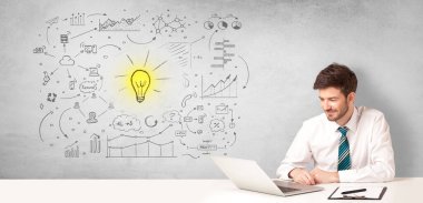 Yeni fikir konsepti ile iş adamı