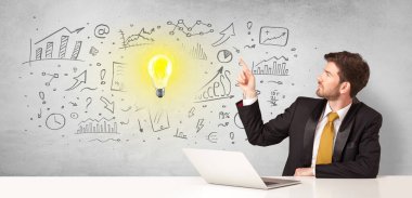 Yeni fikir konsepti ile iş adamı