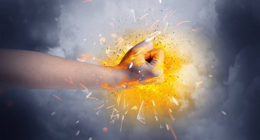 El sayısı yoğun ve uzay patlar