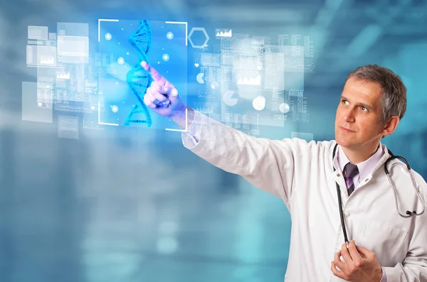 Läkare som vidrör skärmen med biologi och genetiska begrepp — Stockfoto