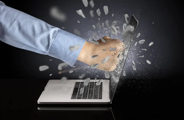 Hand-einden laptop scherm — Stockfoto