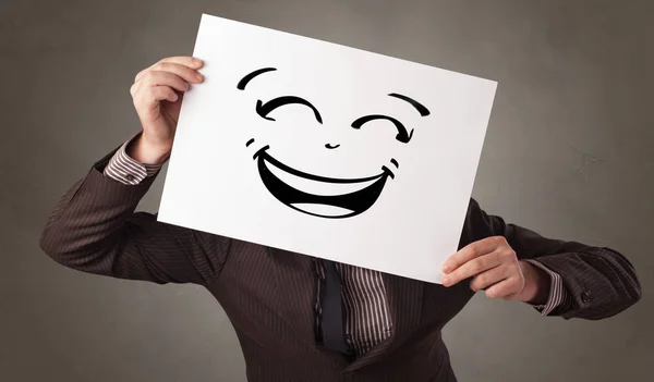 A papír előtt az arcát, a doodle hangulatjel betöltő személy — Stock Fotó