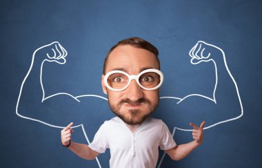 Küçük vücut üzerinde büyük kafa güçlü olmak istiyor