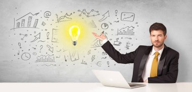 Yeni fikir konsepti ile iş adamı