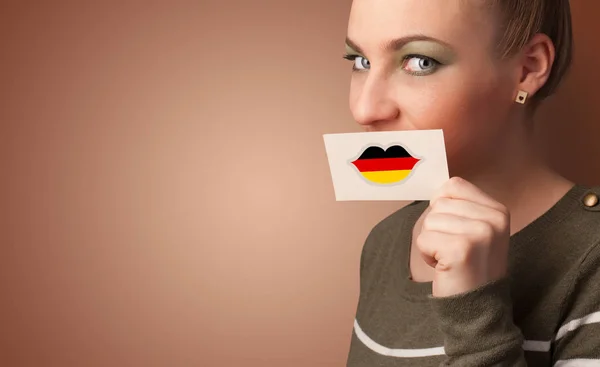 Persona titular de la tarjeta de bandera de Alemania — Foto de Stock