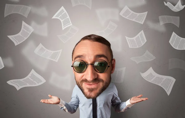 Big head on small body with flying documents — Stock Photo, Image