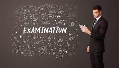 Eğitimsel yazıtlarla düşünen iş adamı