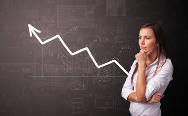 Artan grafik kavramı ile duran kişi