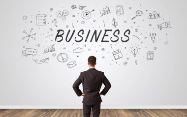 Yöneticisi iş kavramı ile bir duvara bakarak şüphe