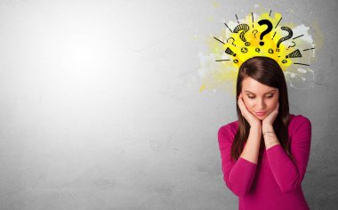 Soru işaretleri olan iş adamı