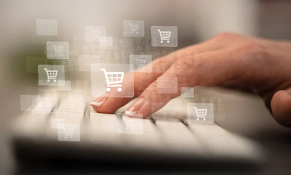 Typen op toetsenbord met winkel concept rond hand — Stockfoto