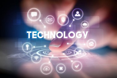 Web teknolojisi simgeleriyle tablete dokunmak