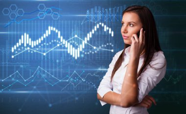 Arka planda diyagramları ile telefonda konuşurken kişi