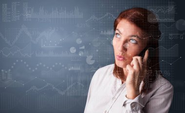 Grafik ve ön raporda ile telefonda konuşan kişi