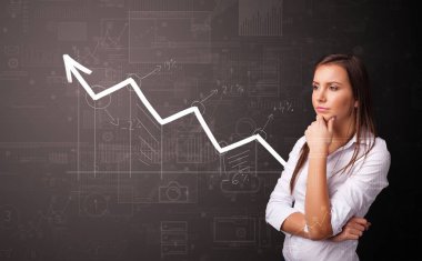 Artan grafik kavramı ile duran kişi