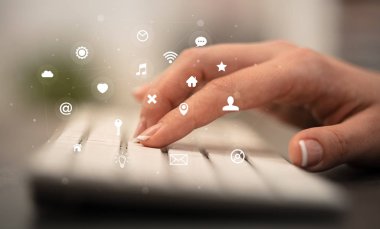 Klavye uygulama simgeleri ile yazarak el