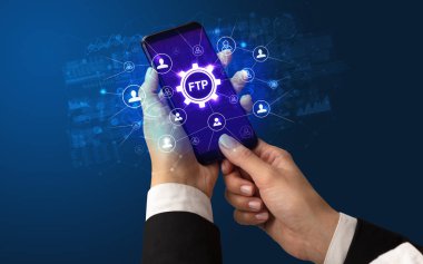 Teknoloji kavramına sahip akıllı telefon kullanımı