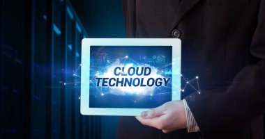 Tablet tutan kişi, teknoloji konsepti