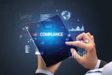 İş adamı katlanabilir bir akıllı telefon tutuyor, iş konsepti