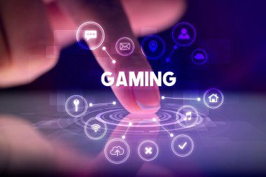 Web teknolojisi simgeleriyle tablete dokunmak