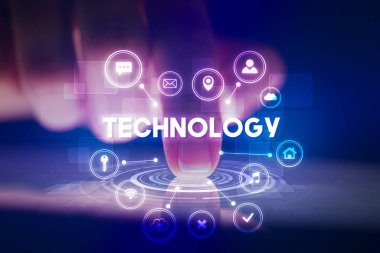 Web teknolojisi simgeleriyle tablete dokunmak