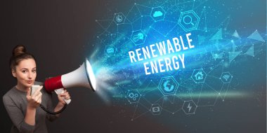 Megafonla bağıran genç kadın, teknoloji duyurusu konsepti.