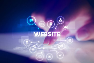 Web teknolojisi simgeleriyle tablete dokunmak