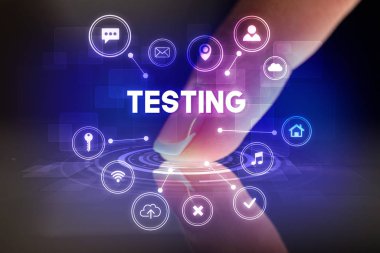 Web teknolojisi simgeleriyle tablete dokunmak