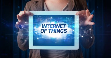 Tablet tutan kişi, teknoloji konsepti