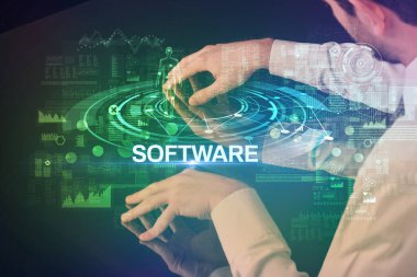 İş adamı büyük ekrana dokunuyor