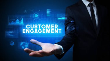 Motivasyon mesajı taşıyan iş adamının eli