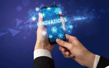 Teknoloji kavramına sahip akıllı telefon kullanımı